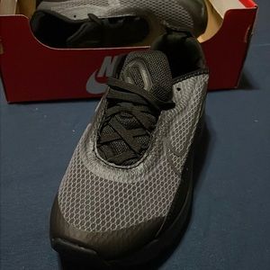 Nike Air Max 2090 boys black 1y